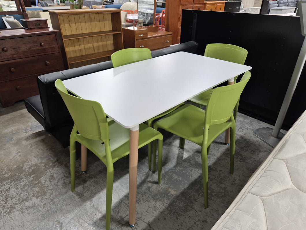 White ECHO Dining Table With 4x Assorted Colours Chairs 52899