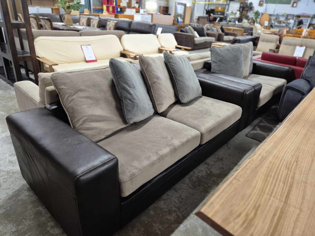 Dark Brown/Beige  Harvey Norman  5 Seater  Lounge Suite 52510