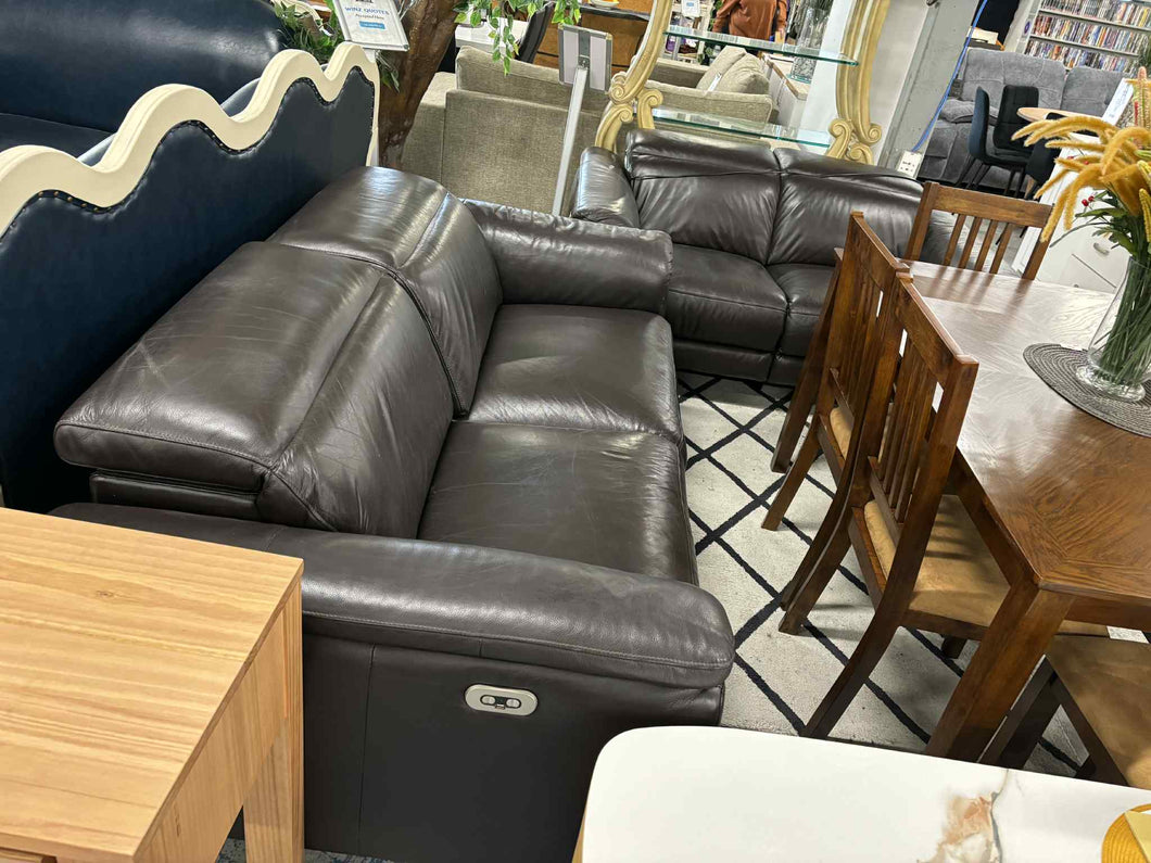 Leather Electric Recliners 5 Seater Lounge  (1 Recliner Faulty but still work )