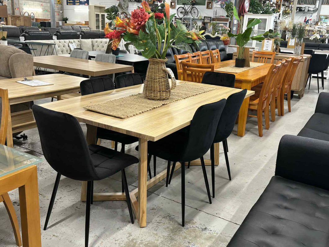 Wooden Nick Scali Table with 6 Chicago Chairs NEW !!