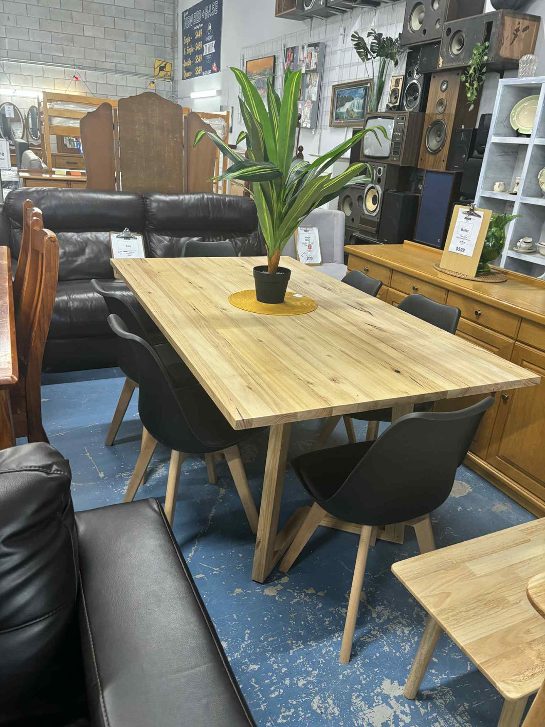 Nick Scali Table with 6 Sonia Chairs !!52372